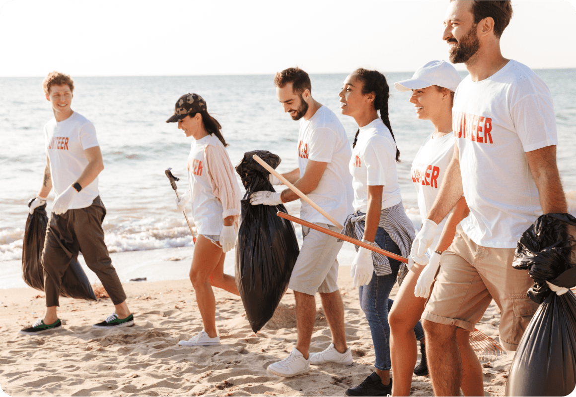 volunteer-work Volunteers collecting trash on beach